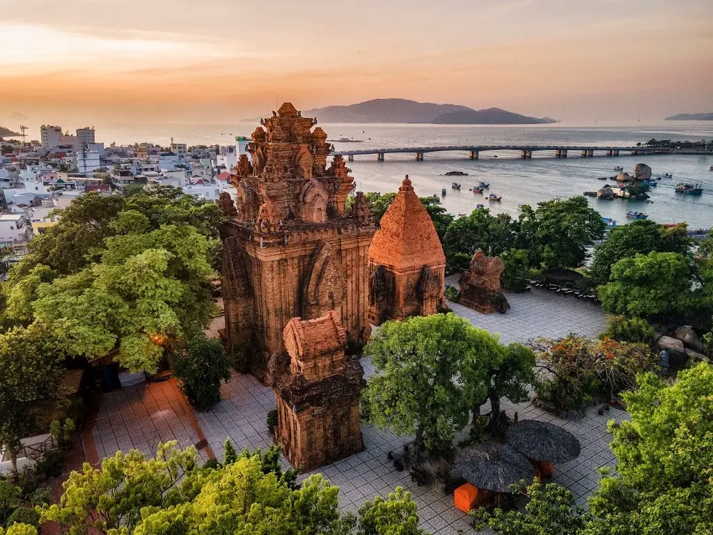 Khám phá Tháp Bà Ponagar Nha Trang: Cẩm nang từ A-Z cho du khách