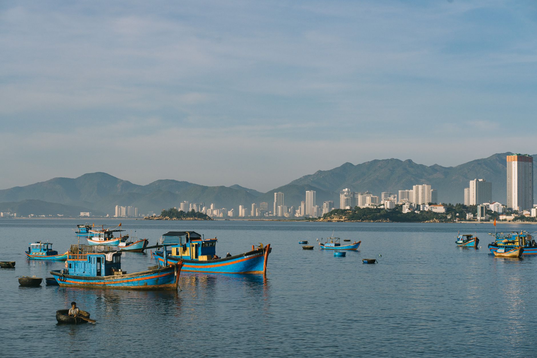 Các hòn đảo Nha Trang với làn nước trong vắt nhìn từ ca nô