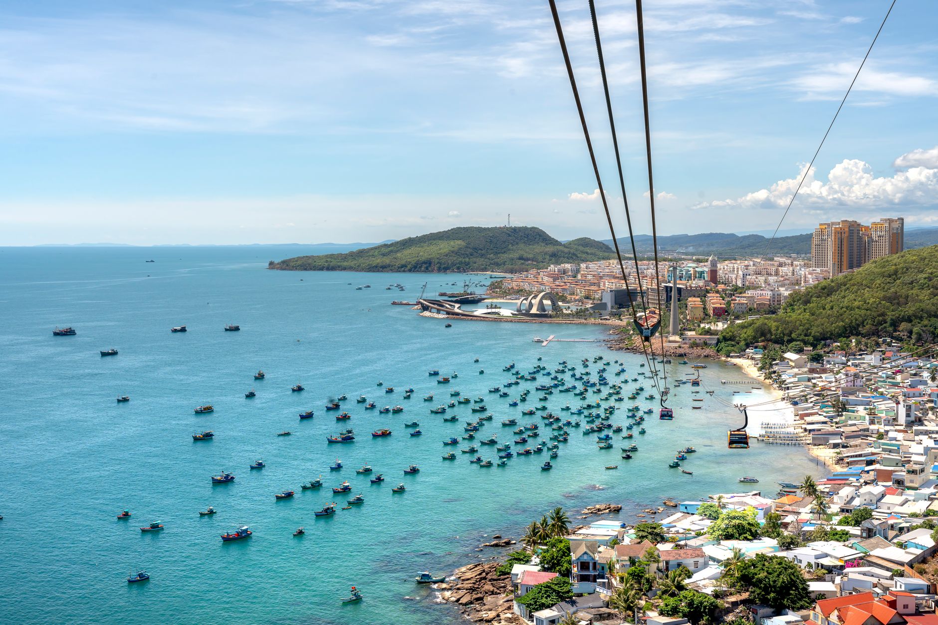 Đảo Hòn Mun Nha Trang với làn nước trong xanh và rạn san hô