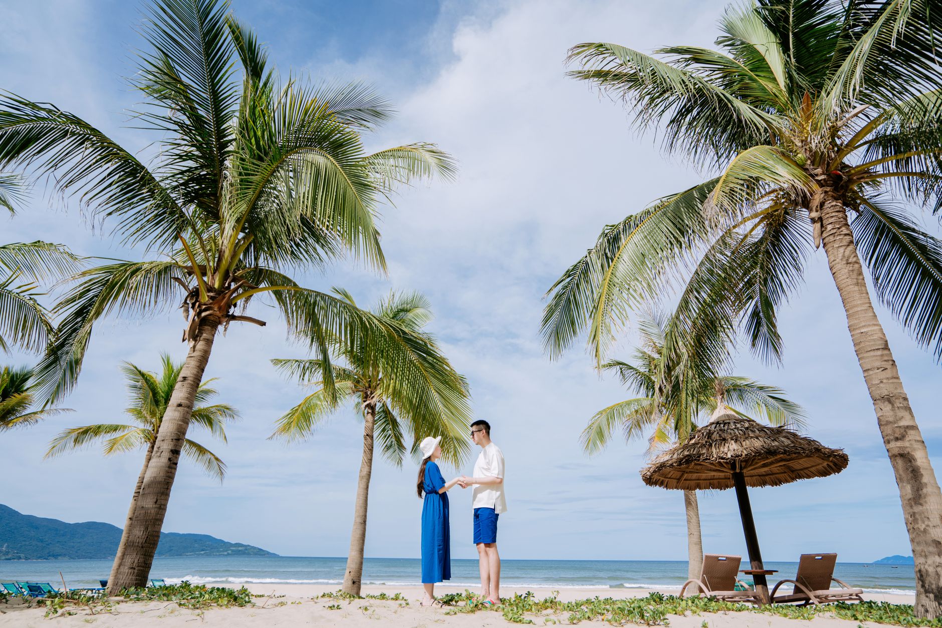 Bãi cát trắng mịn trải dài cùng hàng dừa xanh tại Bãi Dài Cam Ranh