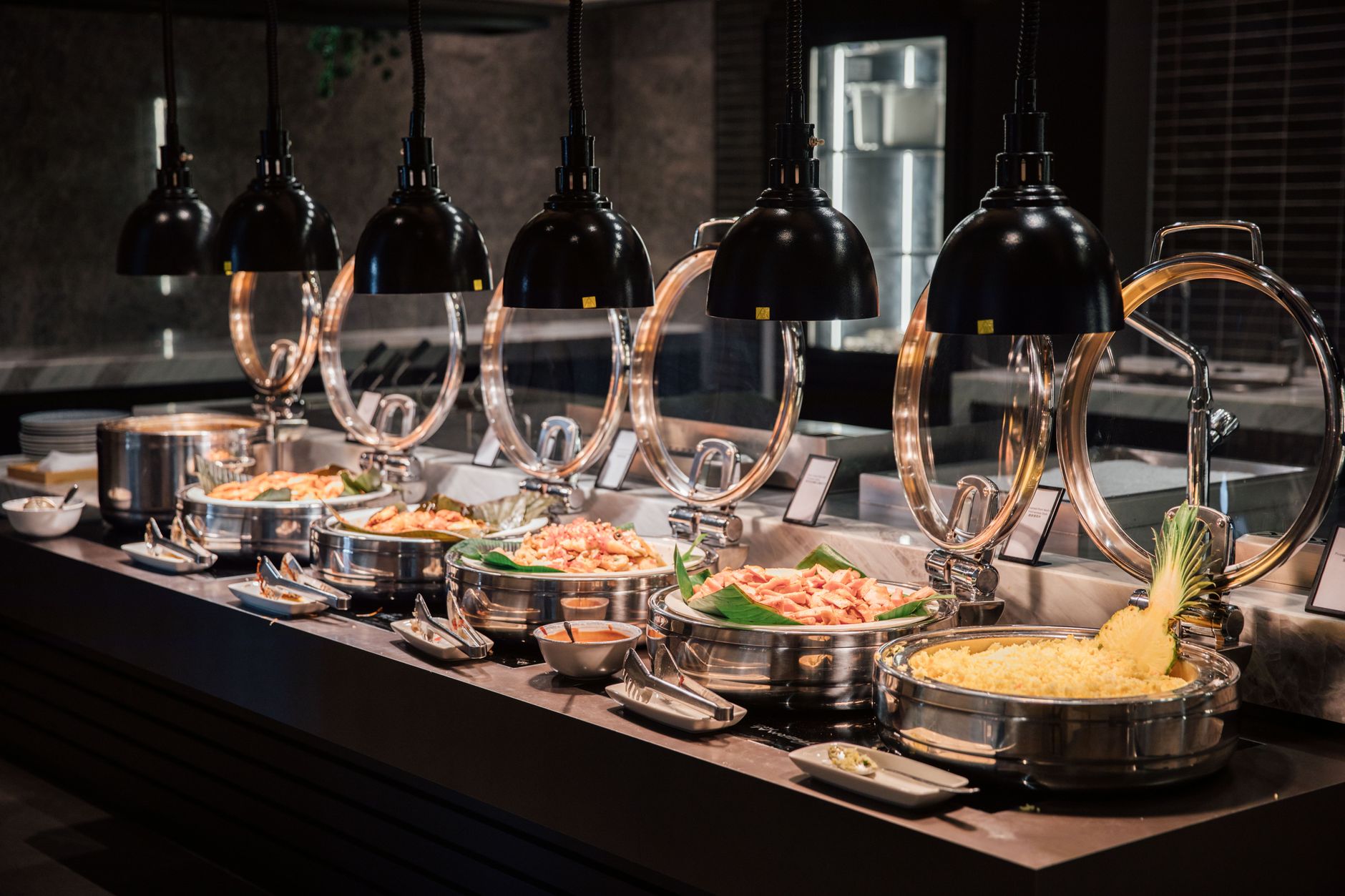 Tiệc buffet hải sản tươi ngon phục vụ tại nhà hàng Hòn Tằm Nha Trang