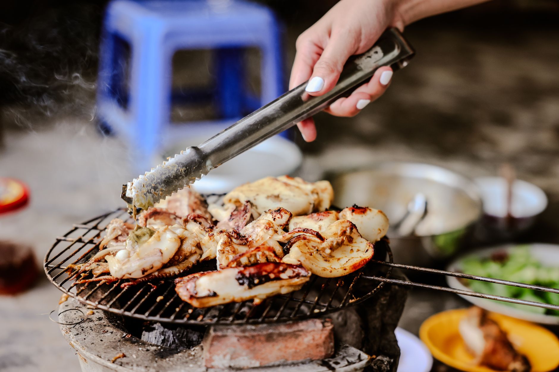 Tiệc hải sản nướng BBQ trên bãi biển trong tour Nha Trang 1 ngày