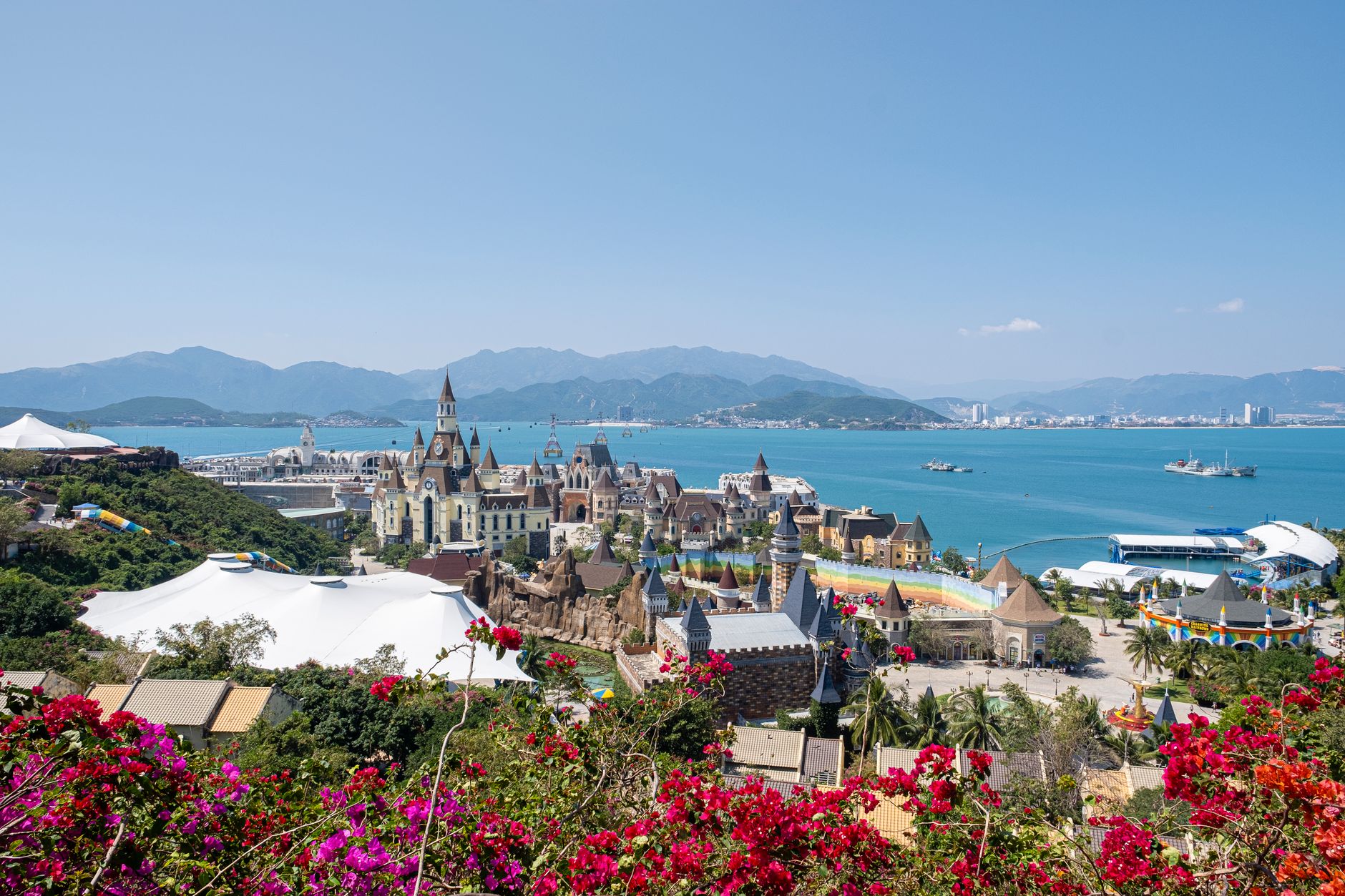 Cáp treo Vinpearl Nha Trang vượt biển - điểm tham quan nổi bật trong tour